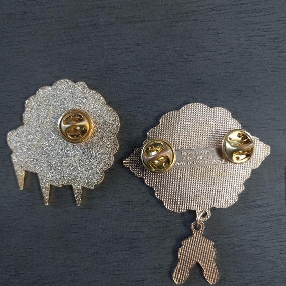 Vntg 3 Storm Softball Collector Pin Lot. Preowned but great condition.  No broke - Picture 5 of 6